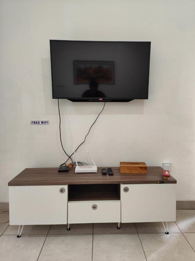 Adiputra Guesthouse 2 By Homiq Ngabean Extérieur photo