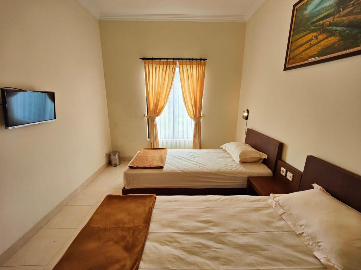 Adiputra Guesthouse 2 By Homiq Ngabean Extérieur photo