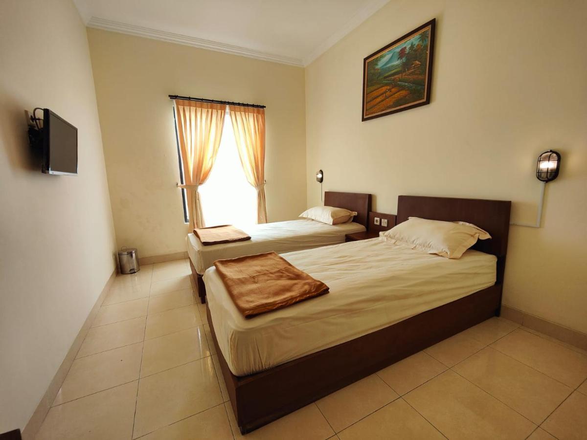 Adiputra Guesthouse 2 By Homiq Ngabean Extérieur photo
