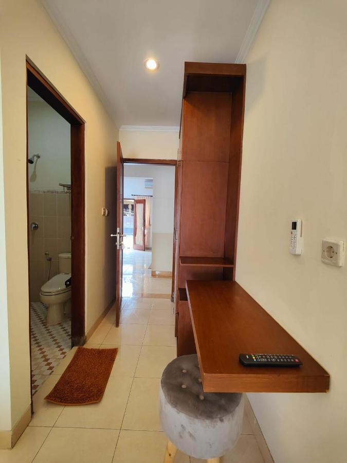 Adiputra Guesthouse 2 By Homiq Ngabean Extérieur photo