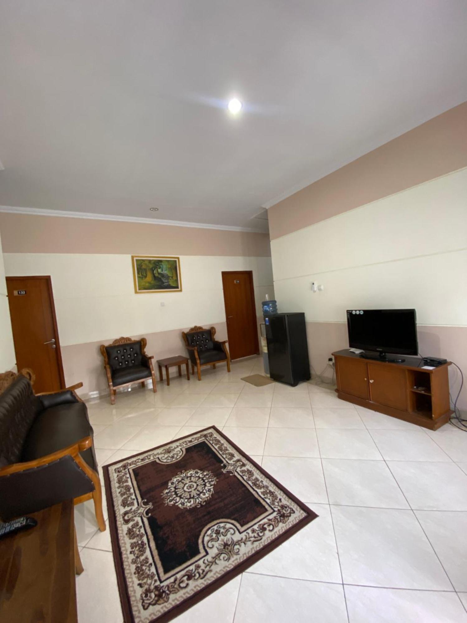 Adiputra Guesthouse 2 By Homiq Ngabean Extérieur photo