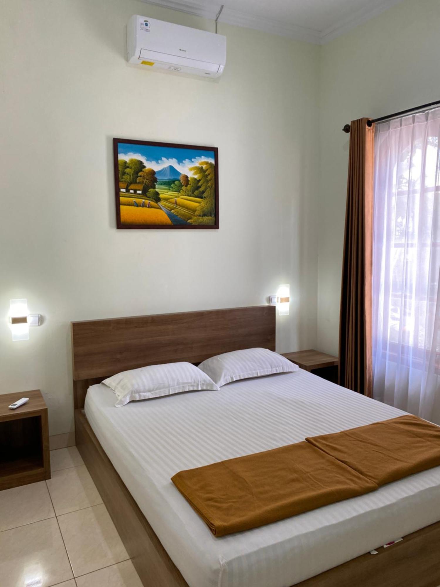 Adiputra Guesthouse 2 By Homiq Ngabean Extérieur photo