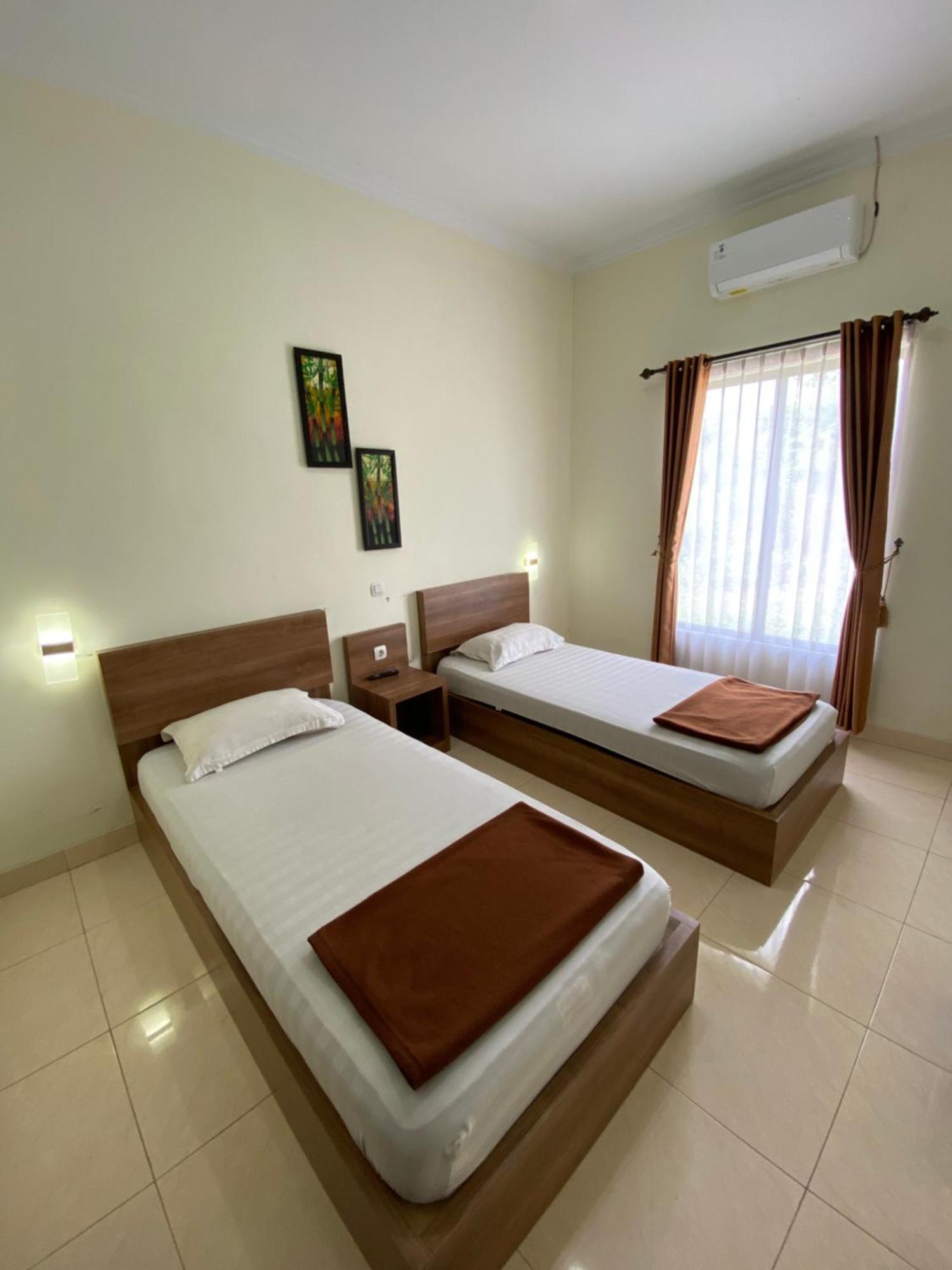 Adiputra Guesthouse 2 By Homiq Ngabean Extérieur photo